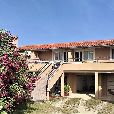 נין Apartments Remi מראה חיצוני תמונה